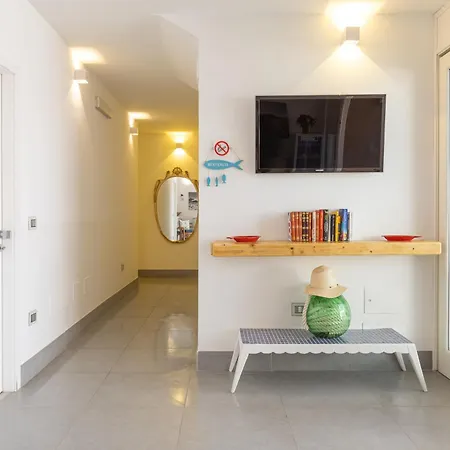 Domu Ajaju Вилласимиус